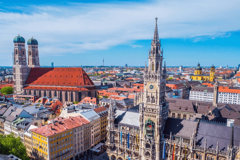 Luftbild Münchner Rathaus und Frauenkirche